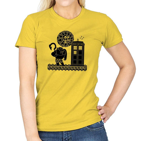 Maui Meets The Doctor Exclusive - Womens T-Shirts RIPT Apparel Small / Daisy