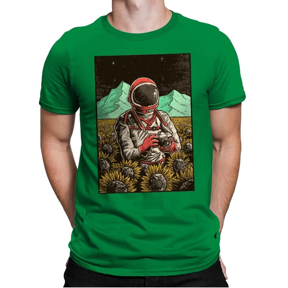 Outer Space Man - Mens Premium T-Shirts RIPT Apparel Small / Kelly Green