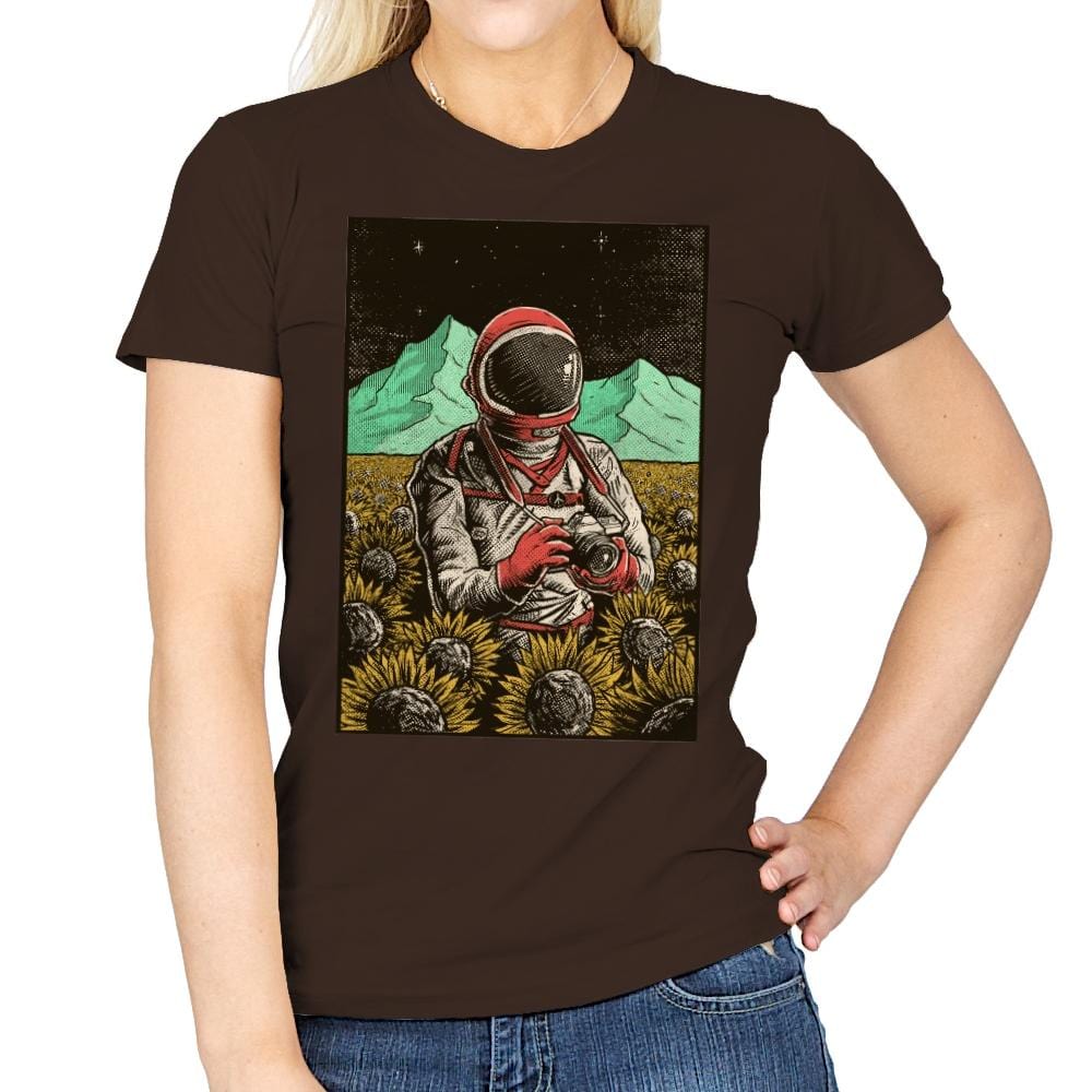 Outer Space Man - Womens T-Shirts RIPT Apparel Small / Dark Chocolate