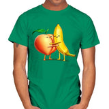 Peach and Banana Cute Friends - Mens T-Shirts RIPT Apparel Small / Kelly