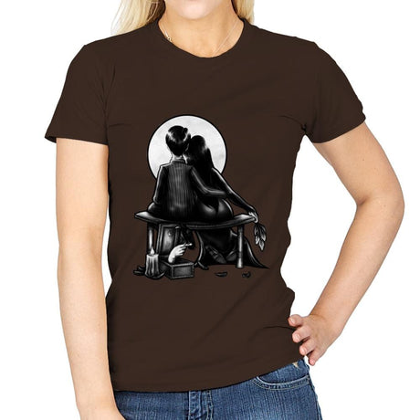 Spooky Love - Womens T-Shirts RIPT Apparel Small / Dark Chocolate