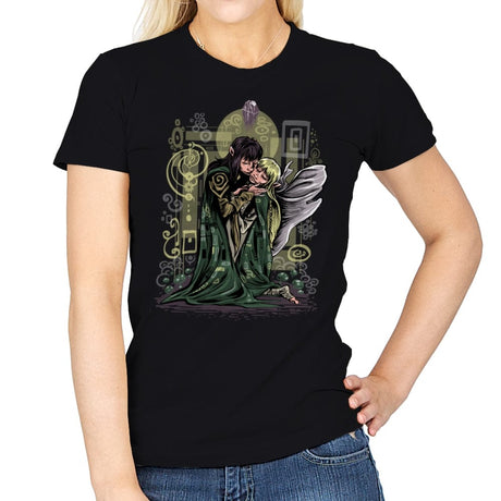 The Dark Kiss - Womens T-Shirts RIPT Apparel Small / Black